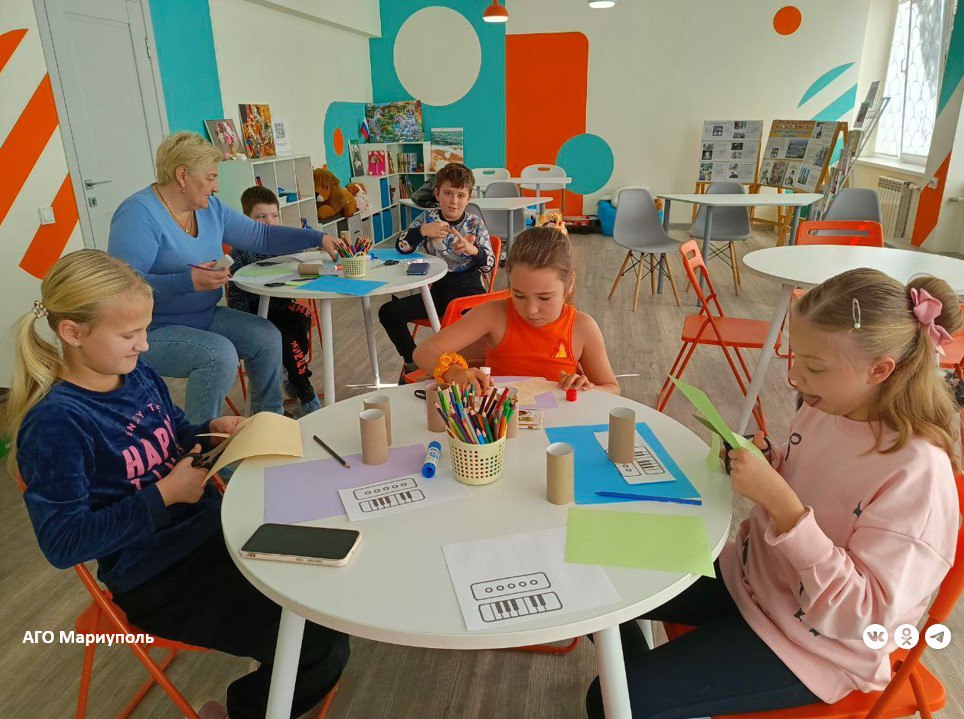 Юным мариупольцам организовали мастер-класс по изготовлению бумажных гармошек Юным мариупольцам организовали мастер-класс по изготовлению бумажных гармошек