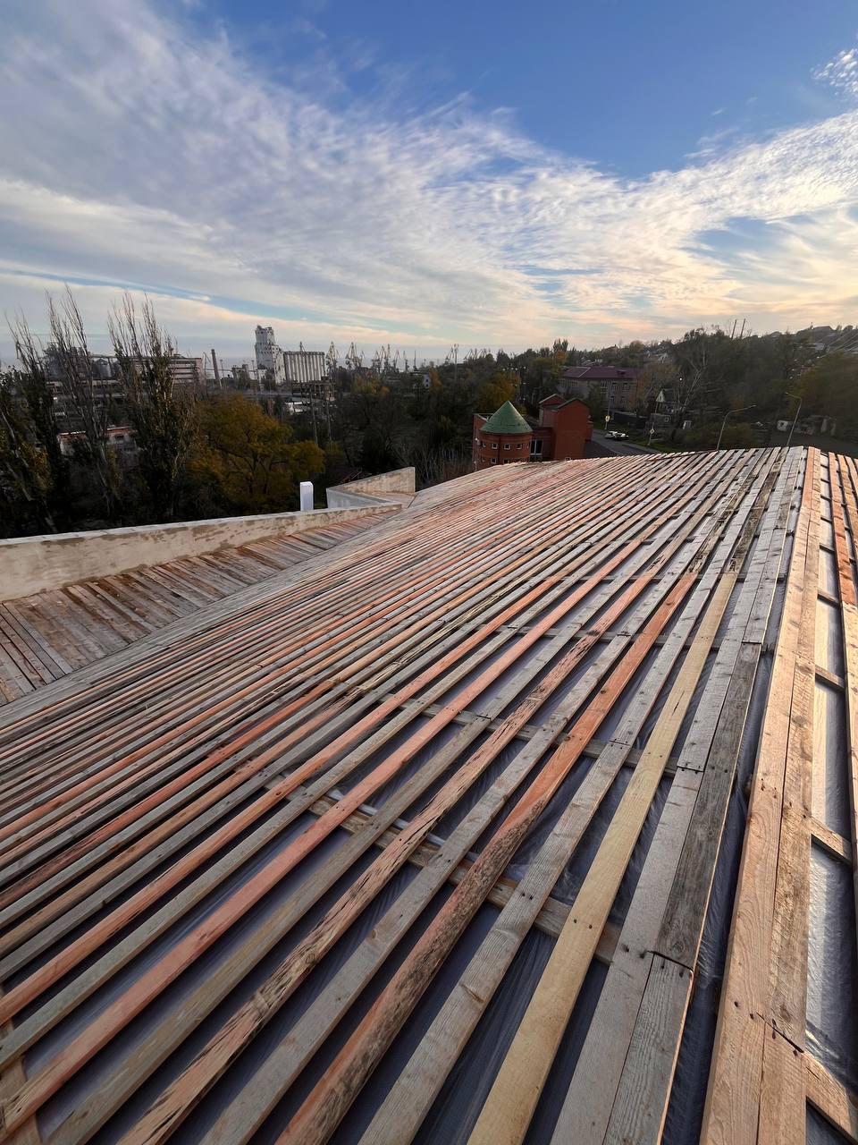 Строители из Ленобласти приступили к финальному этапу ремонта кровли ДК «Чайка» Строители из Ленобласти приступили к финальному этапу ремонта кровли ДК «Чайка»