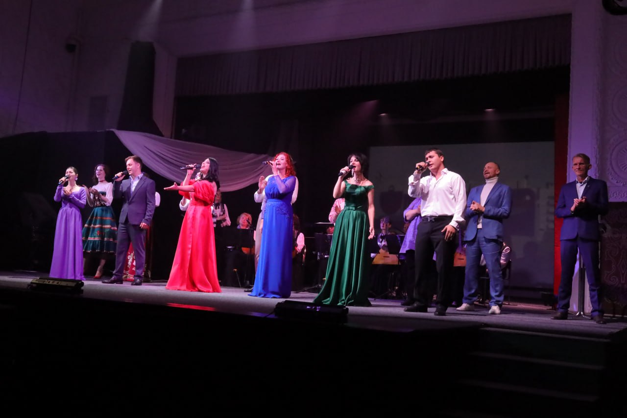 Торжественный концерт «Мы все – потомки Минина с Пожарским…» Торжественный концерт «Мы все – потомки Минина с Пожарским…»