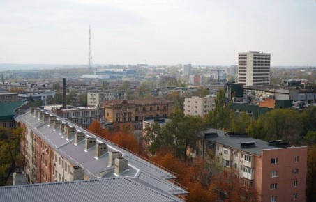 В Мариуполе до конца 2025 года отремонтируют кровли в 30 многоквартирных домах