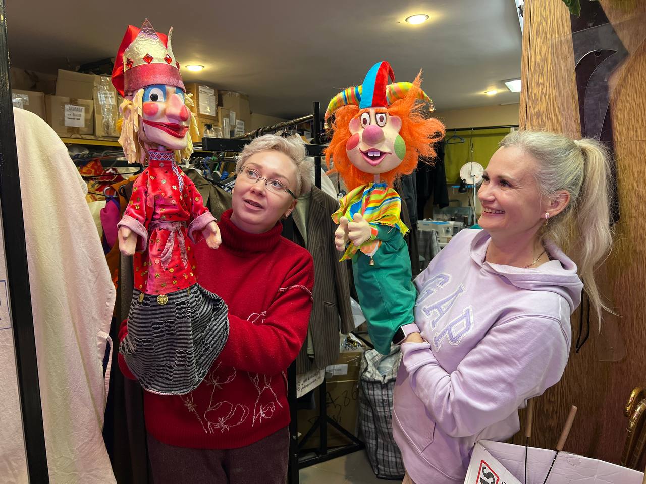 Кукол становится больше!. 5 ноября в Донецком театре кукол прошла встреча с руководителями театральных коллективов, работающих во Дворце культуры «Металлургов» г. Мариуполь Кукол становится больше!. 5 ноября в Донецком театре кукол прошла встреча с руководителями театральных коллективов, работающих во Дворце культуры «Металлургов» г. Мариуполь