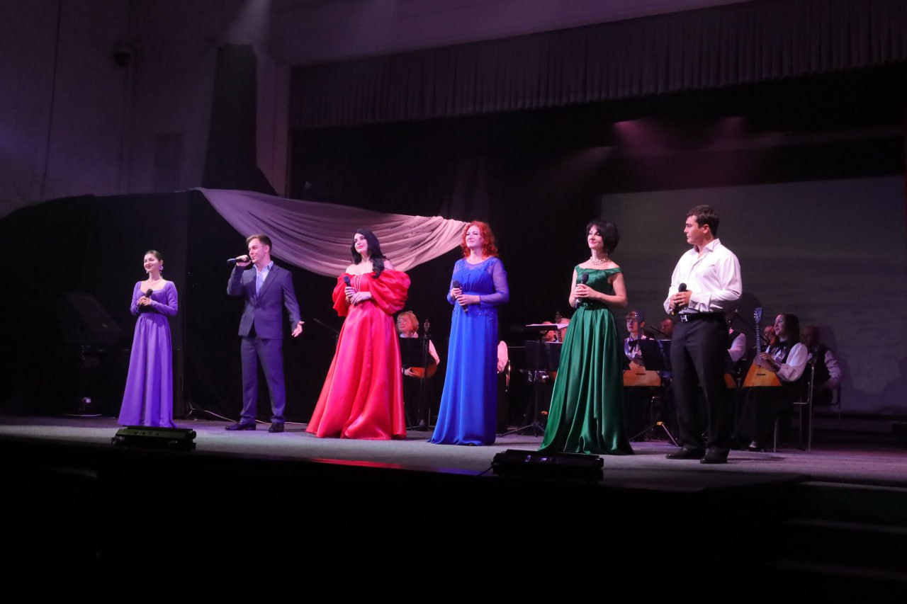 Торжественный концерт «Мы все – потомки Минина с Пожарским…» Торжественный концерт «Мы все – потомки Минина с Пожарским…»