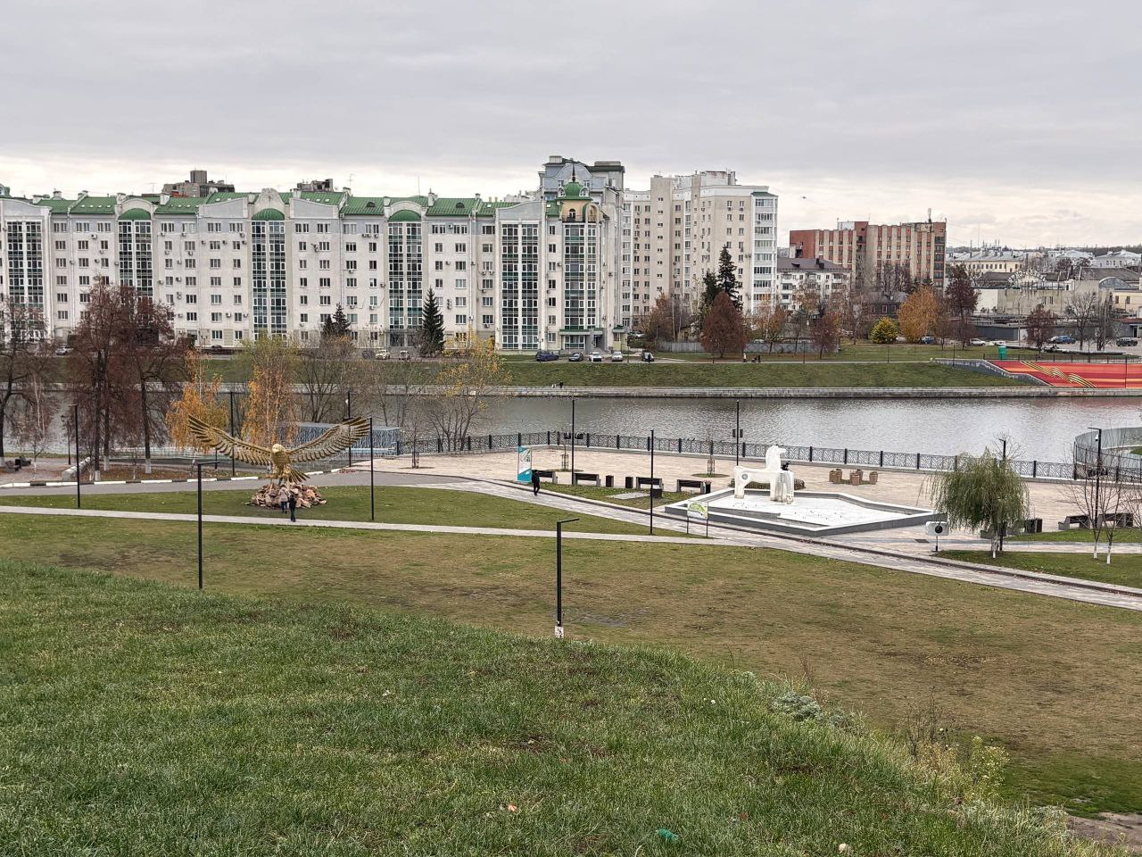 Как только наступил ноябрь, ученики школы №15 и №27 г. Мариуполя, отправились в трехдневное приключение по историческим уголкам Орла и его окрестностей Как только наступил ноябрь, ученики школы №15 и №27 г. Мариуполя, отправились в трехдневное приключение по историческим уголкам Орла и его окрестностей