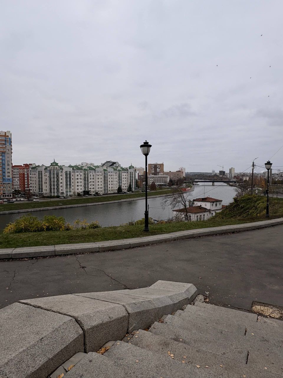 Как только наступил ноябрь, ученики школы №15 и №27 г. Мариуполя, отправились в трехдневное приключение по историческим уголкам Орла и его окрестностей Как только наступил ноябрь, ученики школы №15 и №27 г. Мариуполя, отправились в трехдневное приключение по историческим уголкам Орла и его окрестностей