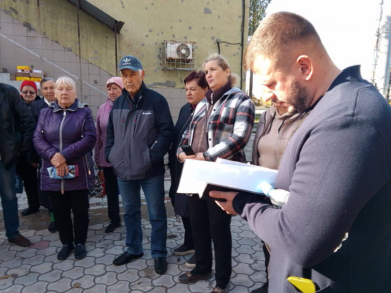 Член Общественного совета муниципального образования городской округ Мариуполь Георгий Алакозов принял участие во встрече депутата Мариупольского городского совета Посламовского М.Ю. с жителями Мариуполя, в частности поселка... Член Общественного совета муниципального образования городской округ Мариуполь Георгий Алакозов принял участие во встрече депутата Мариупольского городского совета Посламовского М.Ю. с жителями Мариуполя, в частности поселка...