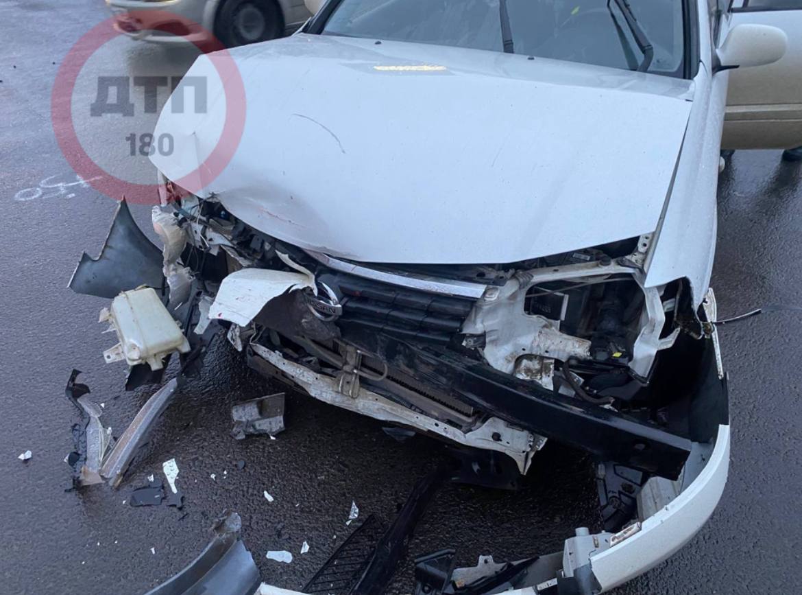 ДТП произошло на пересечении пр. Победы и ул. 50 лет Октября в Мариуполе ДТП произошло на пересечении пр. Победы и ул. 50 лет Октября в Мариуполе