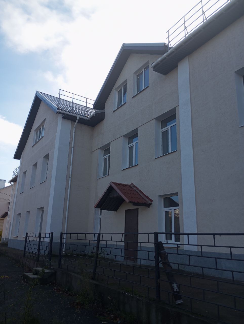 Восстановлен многоквартирный дом на проспекте Единства в г. Мариуполе Восстановлен многоквартирный дом на проспекте Единства в г. Мариуполе