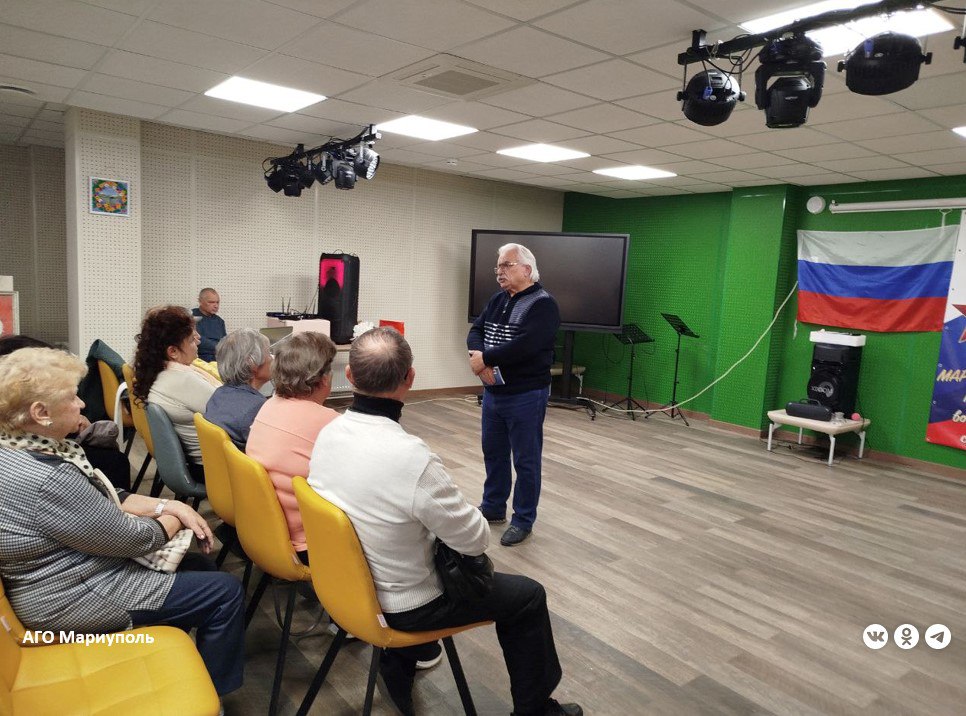 Пожилым жителям Жовтневого района Мариуполя организовали культурный вернисаж Пожилым жителям Жовтневого района Мариуполя организовали культурный вернисаж