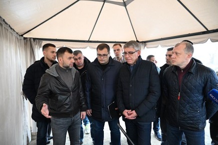 Денис Пушилин и губернатор Тульской области Дмитрий Миляев проинспектировали ход восстановления ряда социальных объектов в Мариуполе