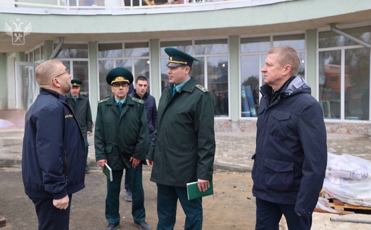 Валерий Пикалёв проинспектировал ход ремонтно-восстановительных работ объектов таможенной инфраструктуры в Мариуполе