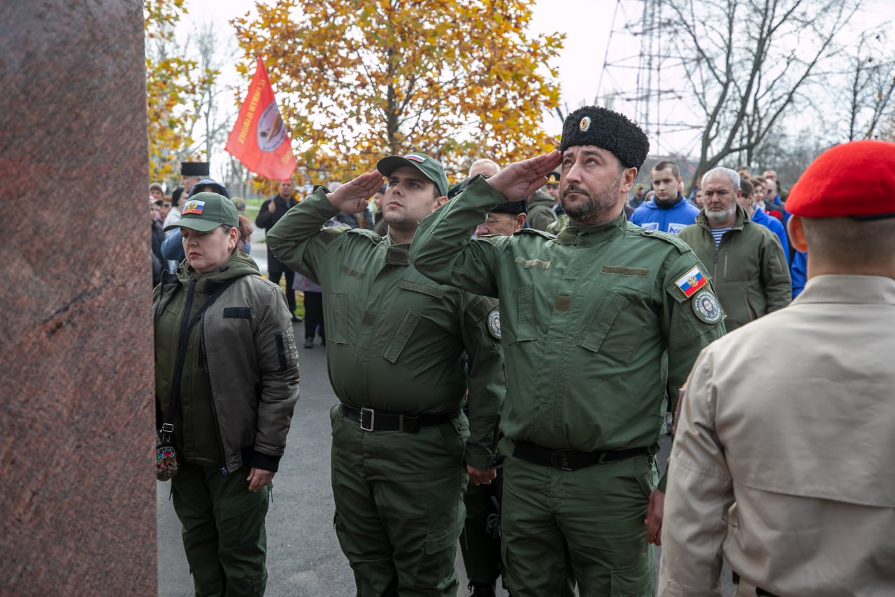 Антон Кольцов: На Аллее Героев открыли бюст легендарного летчика и военачальника Красной Армии, первого почетного гражданина Мариуполя Александра Ивановича Покрышкина Антон Кольцов: На Аллее Героев открыли бюст легендарного летчика и военачальника Красной Армии, первого почетного гражданина Мариуполя Александра Ивановича Покрышкина
