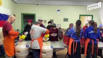 Команда «Молодой Гвардии» вновь объединила усилия с благотворительным фондом «Пища жизни», чтобы поддержать тех, кто особенно нуждается в заботе