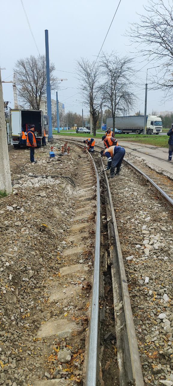 Мариупольтранс: Специалисты службы по обслуживанию и ремонту пути МУП « МАРИУПОЛЬТРАНС» произвели ремонт 72 м одиночного пути, выполнив ремонт стыков, наплавку спецчастей и переустановку контррельса, установив его в... Мариупольтранс: Специалисты службы по обслуживанию и ремонту пути МУП « МАРИУПОЛЬТРАНС» произвели ремонт 72 м одиночного пути, выполнив ремонт стыков, наплавку спецчастей и переустановку контррельса, установив его в...