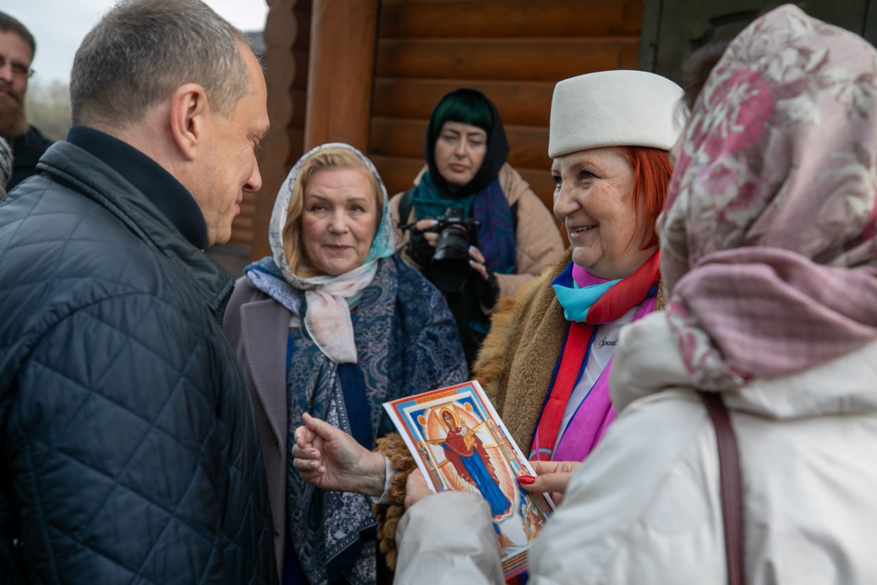 Антон Кольцов: Мариуполь получил в дар чтимую икону Божией Матери «Августовская Победа» Антон Кольцов: Мариуполь получил в дар чтимую икону Божией Матери «Августовская Победа»