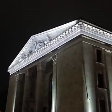 Антон Кольцов: Еще одна веха в истории восстановления драмтеатра: петербуржцы проводят завершающие работы по созданию архитектурной подсветки фасада здания