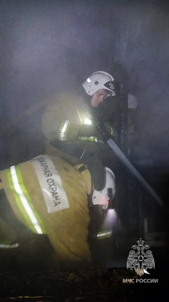 В Мариуполе на пожаре пострадали два человека В Мариуполе на пожаре пострадали два человека