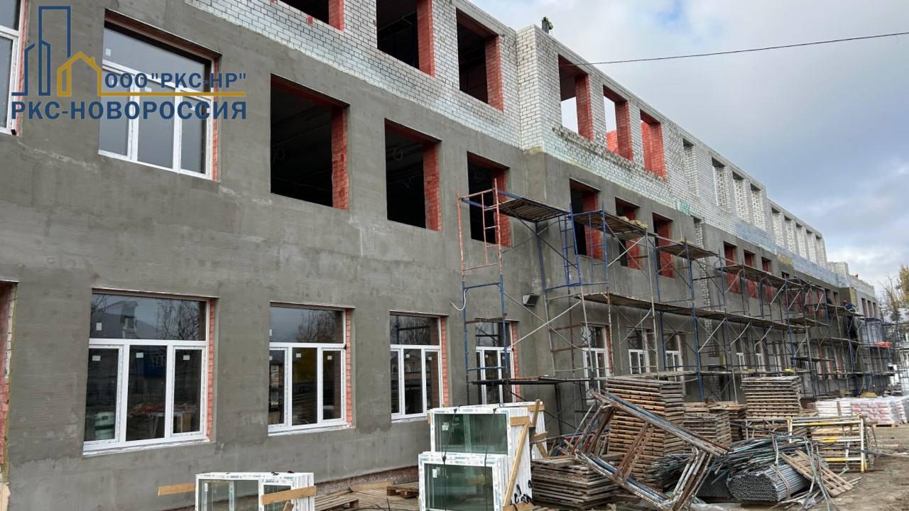 Продолжаются работы по восстановлению школы №40 на левобережье Мариуполя