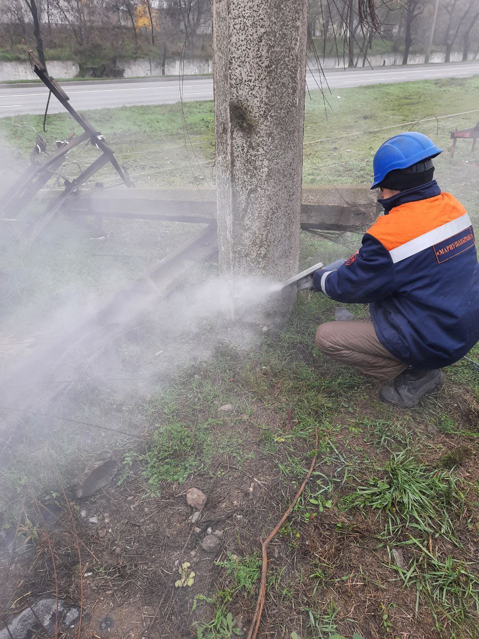 Мариупольтранс: Специалистами службы энергохозяйства МУП "МАРИУПОЛЬТРАНС" выполнены работы по демонтажу аварийных опор контактной сети трамвая на пр. 1-го Мая Мариупольтранс: Специалистами службы энергохозяйства МУП "МАРИУПОЛЬТРАНС" выполнены работы по демонтажу аварийных опор контактной сети трамвая на пр. 1-го Мая