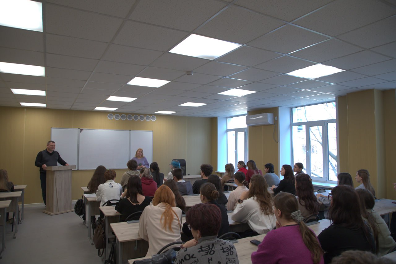 Сергей Голубков встретился со студентами и преподавателями Мариупольского государственного университета Сергей Голубков встретился со студентами и преподавателями Мариупольского государственного университета