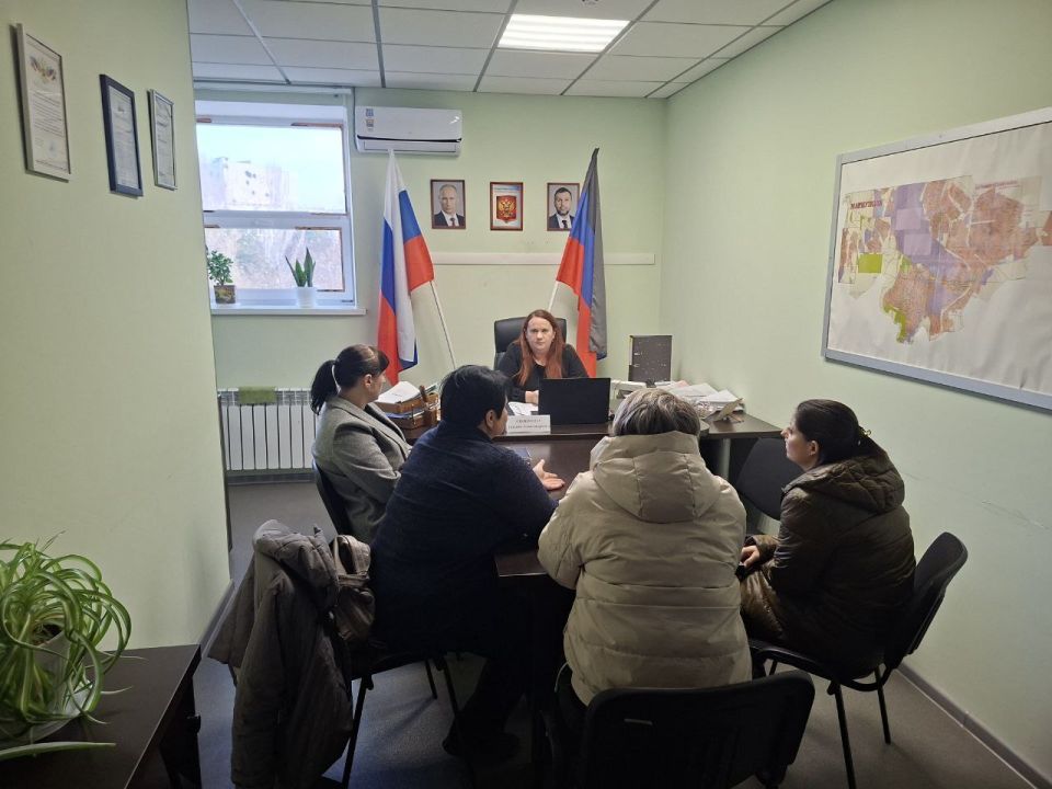 В Управе Ильичевского внутригородского района состоялась встреча первого заместителя руководителя Управы Соломиной Татьяны с координатором проекта ДНР ВПП Единой России "Управдом"