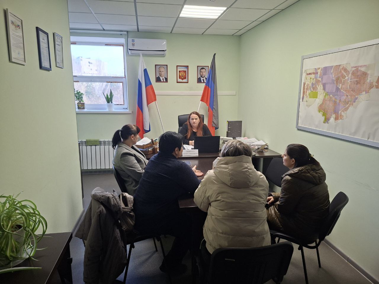 В Управе Ильичевского внутригородского района состоялась встреча первого заместителя руководителя Управы Соломиной Татьяны с координатором проекта ДНР ВПП Единой России "Управдом"