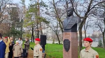 Легенда «Свободной охоты»: В Мариуполе открыли бюст трижды Героя СССР Александра Покрышкина