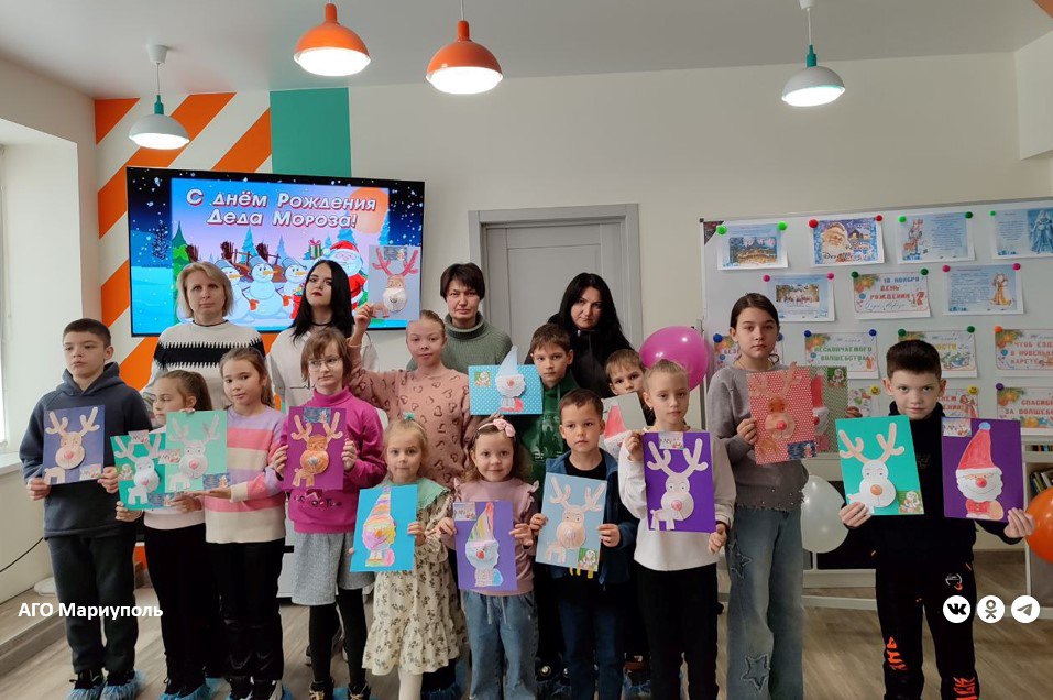 Маленькие мариупольцы весело отметили день рождения Деда Мороза