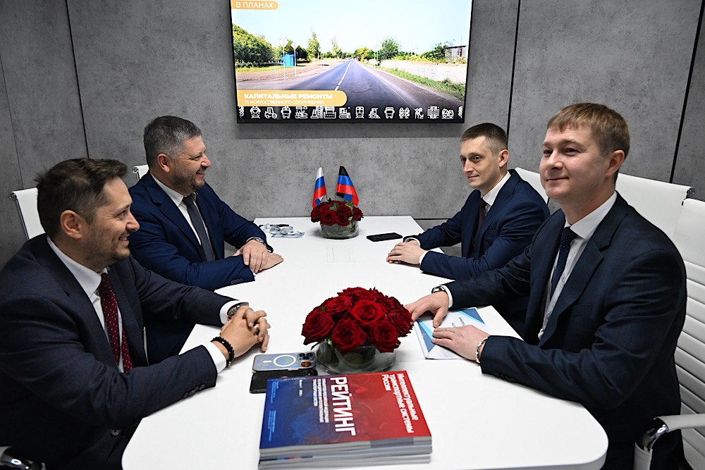 Денис Пушилин: Внедряем «умные решения» в транспортную систему Республики, чтобы сделать ее безопаснее и удобнее для людей Денис Пушилин: Внедряем «умные решения» в транспортную систему Республики, чтобы сделать ее безопаснее и удобнее для людей