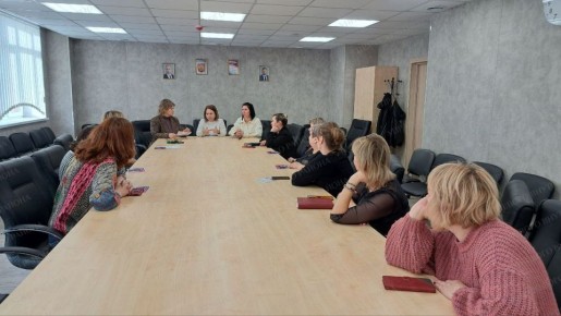 В управе Жовтневого внутригородского района города Мариуполя состоялась рабочая встреча заместителя руководителя управы Ирины Кондратенко с сотрудниками