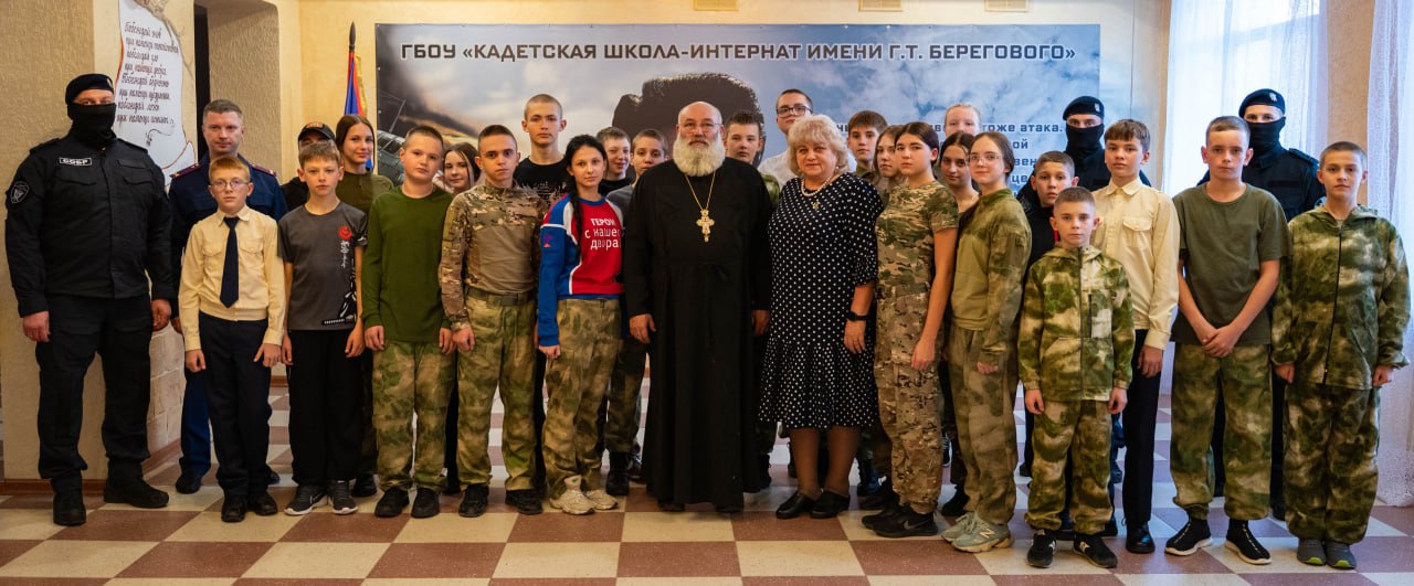 Сотрудники регионального следственного управления в День ребенка провели лекцию в школе