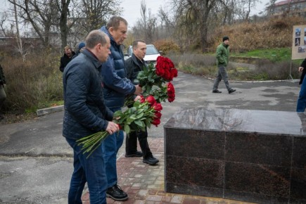 Антон Кольцов: С губернатором Ленинградской области Александром Дрозденко и вице-губернатором Николаем Цигановым осмотрели ряд объектов, которые Мариуполю помогает восстановить шеф-регион