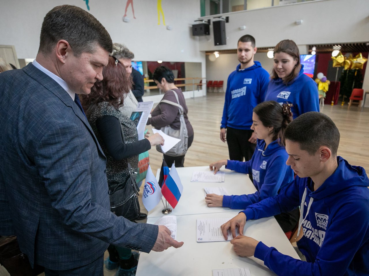 Антон Кольцов: Принял полномочия секретаря Местного отделения ВПП "Единая Россия" Антон Кольцов: Принял полномочия секретаря Местного отделения ВПП "Единая Россия"