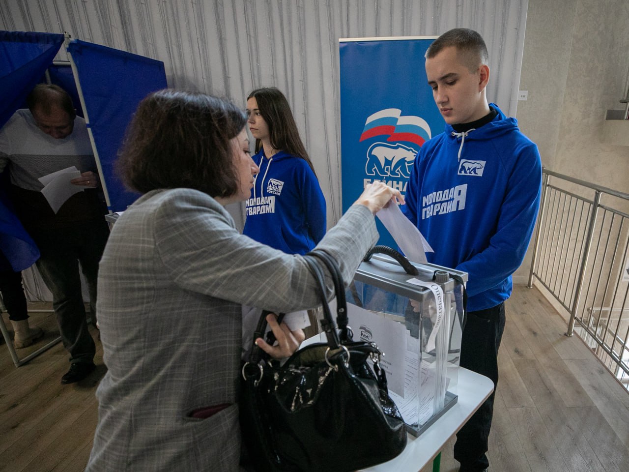 Антон Кольцов: Принял полномочия секретаря Местного отделения ВПП "Единая Россия" Антон Кольцов: Принял полномочия секретаря Местного отделения ВПП "Единая Россия"