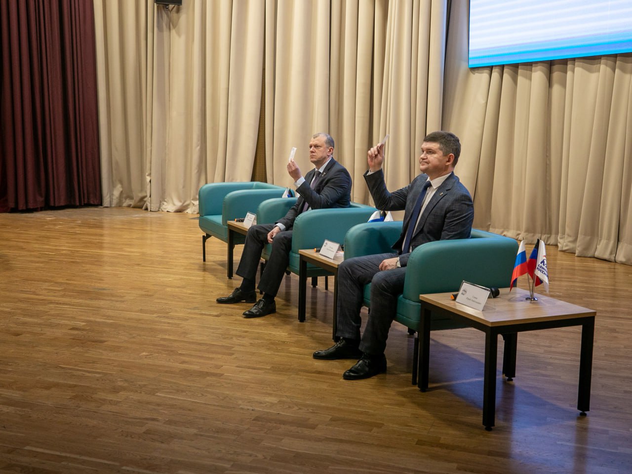 Антон Кольцов: Принял полномочия секретаря Местного отделения ВПП "Единая Россия" Антон Кольцов: Принял полномочия секретаря Местного отделения ВПП "Единая Россия"