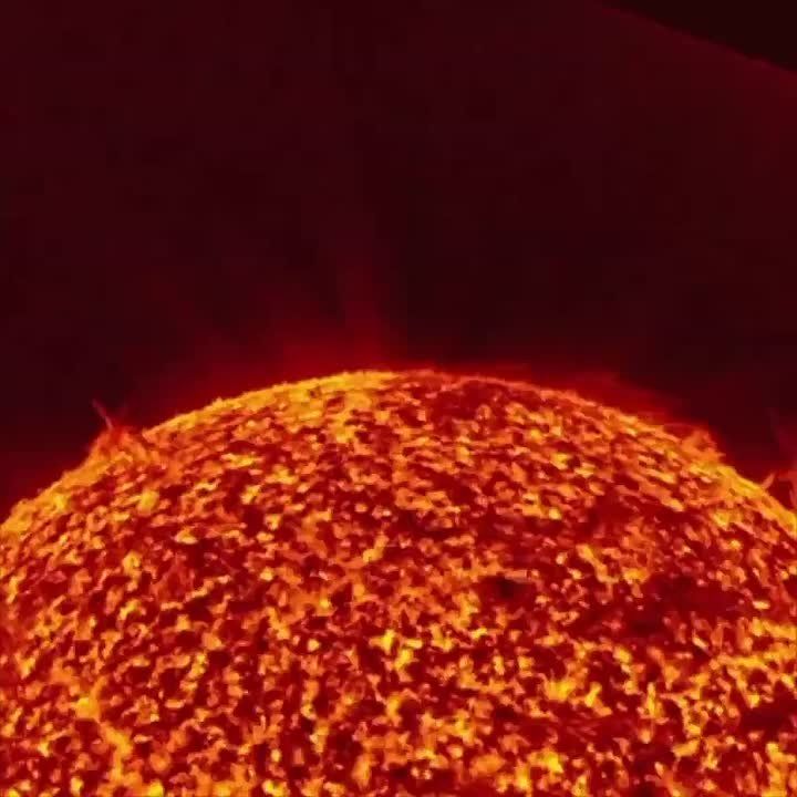 Солнце выбросило гигантский протуберанец, в 80 раз превышающий диаметр Земли!