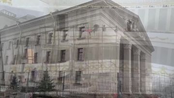 Возрождение символа!. Строители из Санкт-Петербурга неустанно работают над восстановлением Мариупольского драматического театра