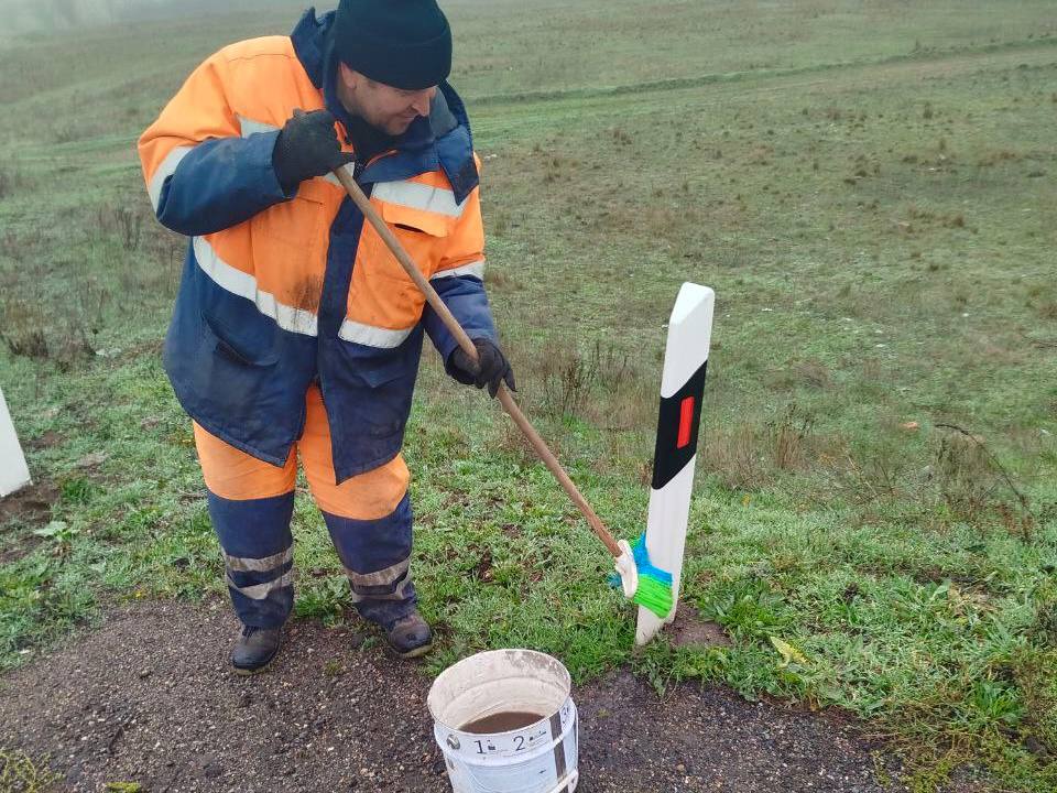 Продолжаем работы в рамках содержания автомобильных дорог общего пользования Продолжаем работы в рамках содержания автомобильных дорог общего пользования