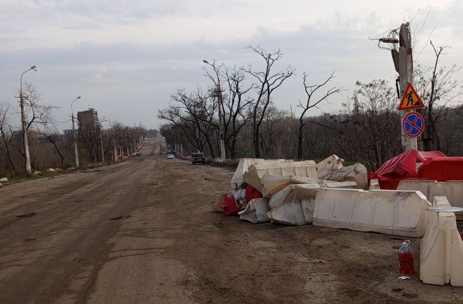 Продолжают восстанавливать пр. Победы Продолжают восстанавливать пр. Победы