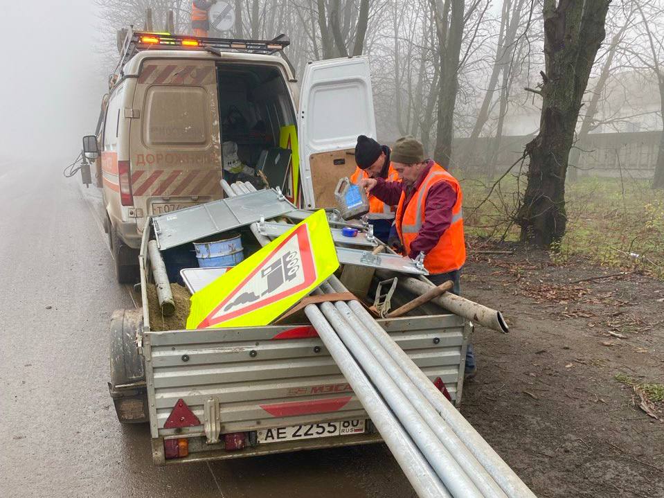 Продолжаем работы в рамках содержания автомобильных дорог общего пользования Продолжаем работы в рамках содержания автомобильных дорог общего пользования