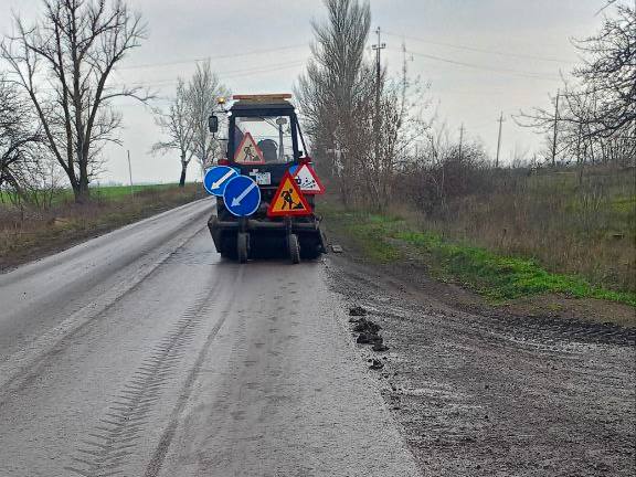Продолжаем работы в рамках содержания автомобильных дорог общего пользования Продолжаем работы в рамках содержания автомобильных дорог общего пользования