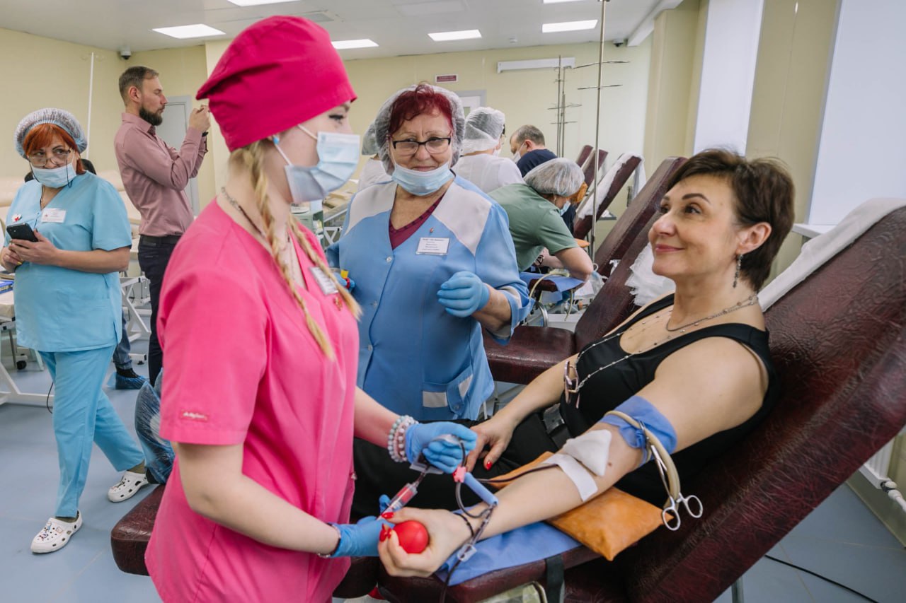 Антон Кольцов: Ежемесячно порядка 300 мариупольцев сдают кровь Антон Кольцов: Ежемесячно порядка 300 мариупольцев сдают кровь