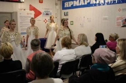 «Свет сердца материнского»: В Мариуполе поздравили матерей и жен участников СВО праздничным концертом