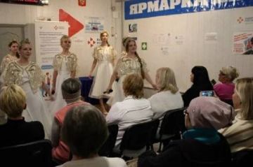 «Свет сердца материнского»: В Мариуполе поздравили матерей и жен участников СВО праздничным концертом