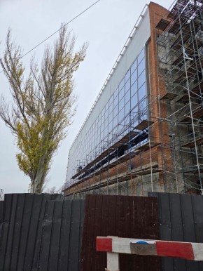 Петербургские строители продолжают восстанавливать плавбассейн «Нептун»