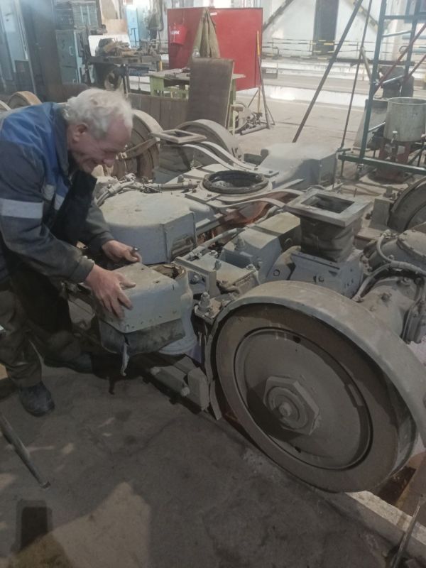 Мариупольтранс: Специалисты трамвайного депо МУП «МАРИУПОЛЬТРАНС» проводят ремонт узлов и кузова трамвайных вагонов, а также производится ТО-2 вагона 0092 Мариупольтранс: Специалисты трамвайного депо МУП «МАРИУПОЛЬТРАНС» проводят ремонт узлов и кузова трамвайных вагонов, а также производится ТО-2 вагона 0092