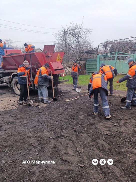 Мариупольские дорожники обустроили проезжую часть в частном секторе Жовтневого района Мариупольские дорожники обустроили проезжую часть в частном секторе Жовтневого района