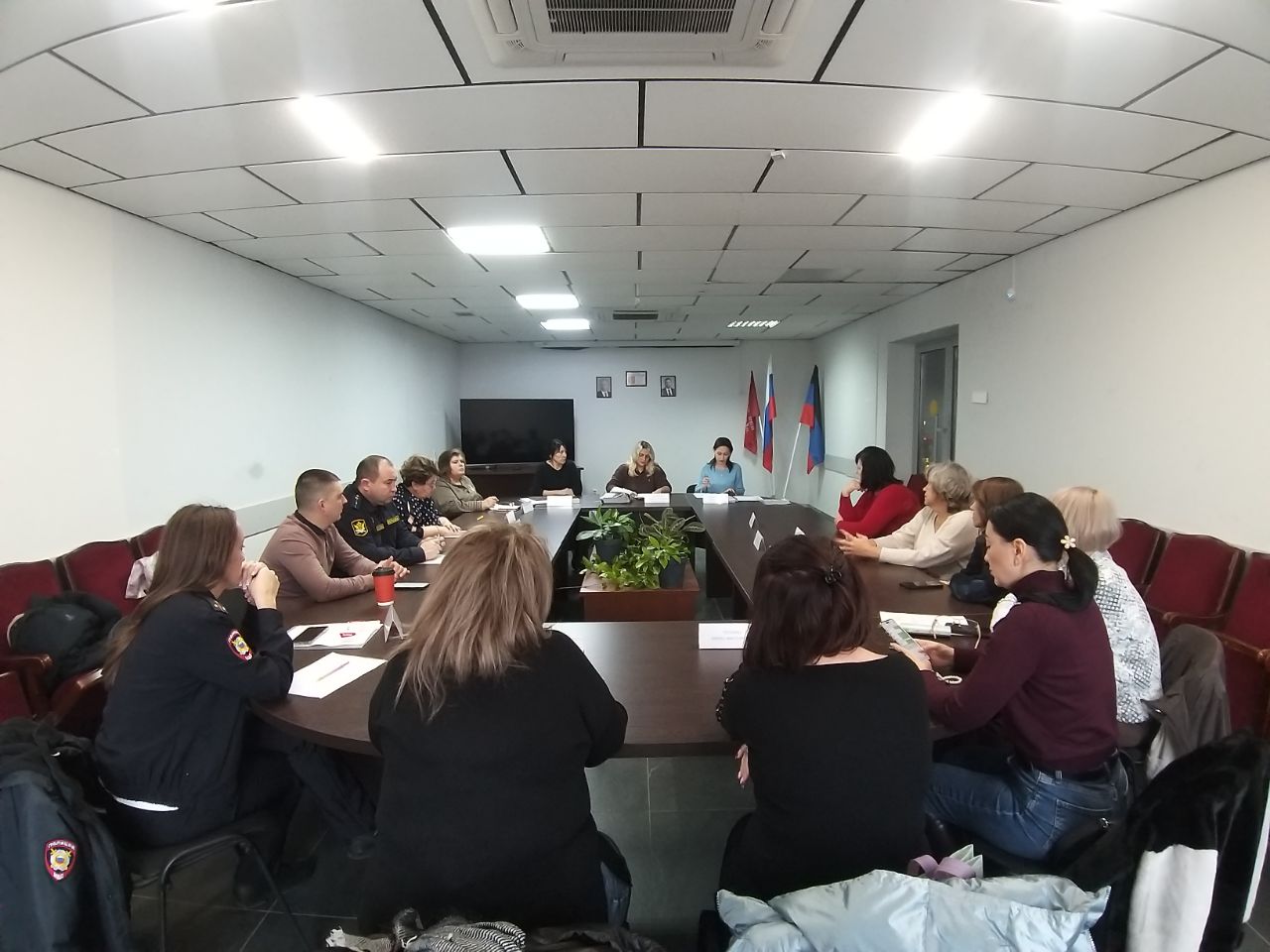 Сегодня состоялось плановое заседание комиссии по делам несовершеннолетних и защите их прав (КДНиЗП) при Управе Ильичевского внутригородского района города Мариуполь