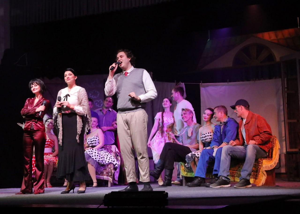 Театрально-концертная программа к 90-летию Михаила Пляцковского «Под крышей дома твоего…» Театрально-концертная программа к 90-летию Михаила Пляцковского «Под крышей дома твоего…»