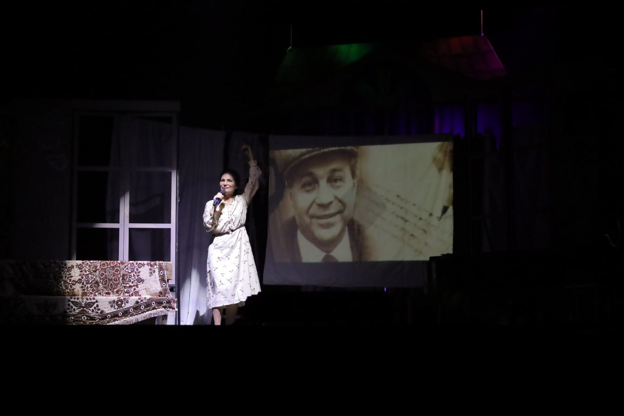 Театрально-концертная программа к 90-летию Михаила Пляцковского «Под крышей дома твоего…» Театрально-концертная программа к 90-летию Михаила Пляцковского «Под крышей дома твоего…»