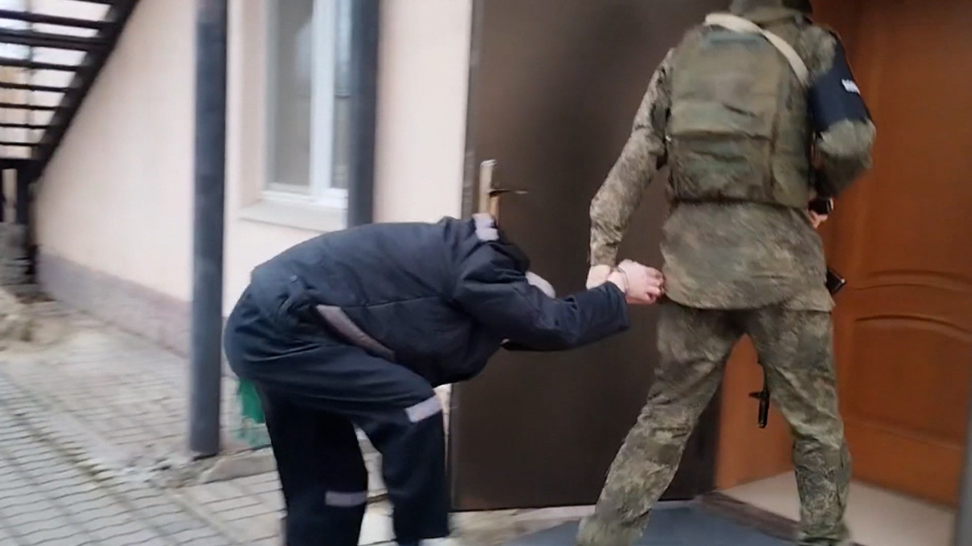 Тюремный срок за террор: суд в Мариуполе вынес обвинительные приговоры украинским военным преступникам